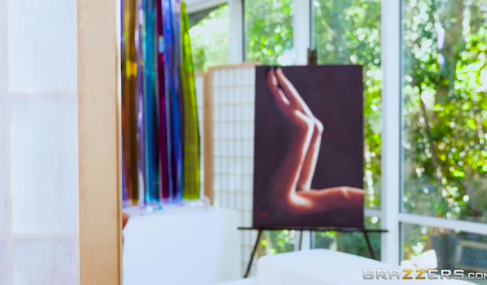 Массажистка работает с красивой пациенткой - лесби порно