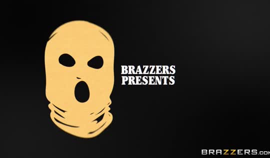 Блондинкам нравятся бандиты - чика дала человеку в балаклаве