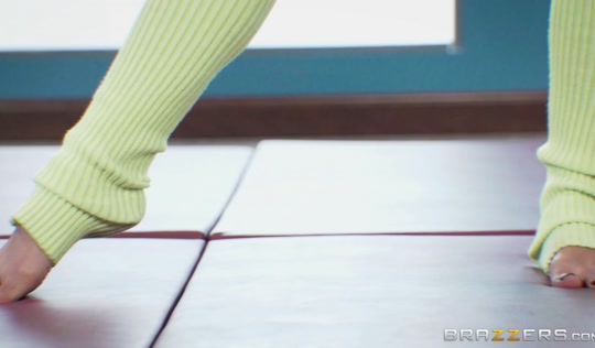 Совместимая аэробика и секс - две фитнес няши и крепкий дядя