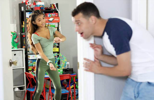 Милашка просит кузена, чтобы отпердолил - хардкор порно